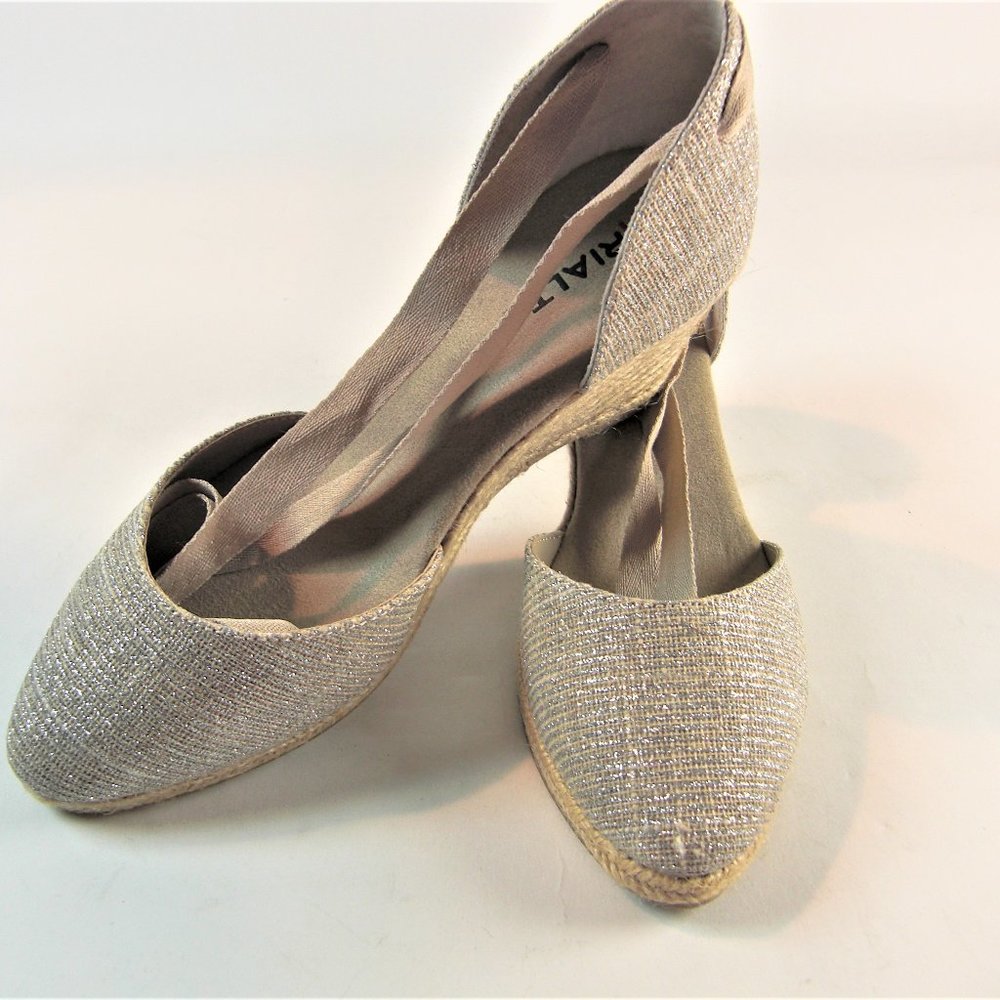 Rialto Women's Shoes Coachella Fabric Closed Toe